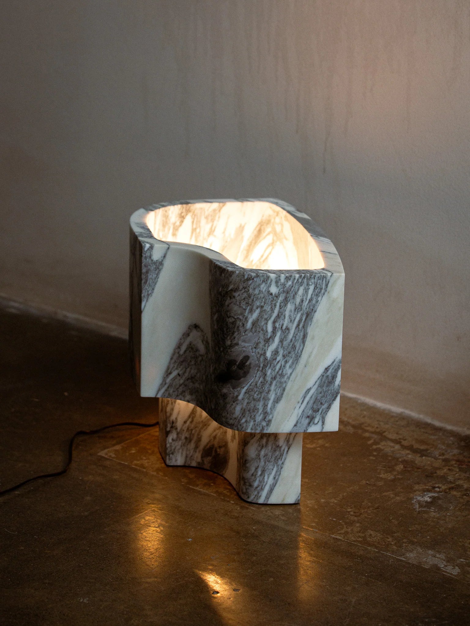 Offset Lamp - Arabescato - 445MM
