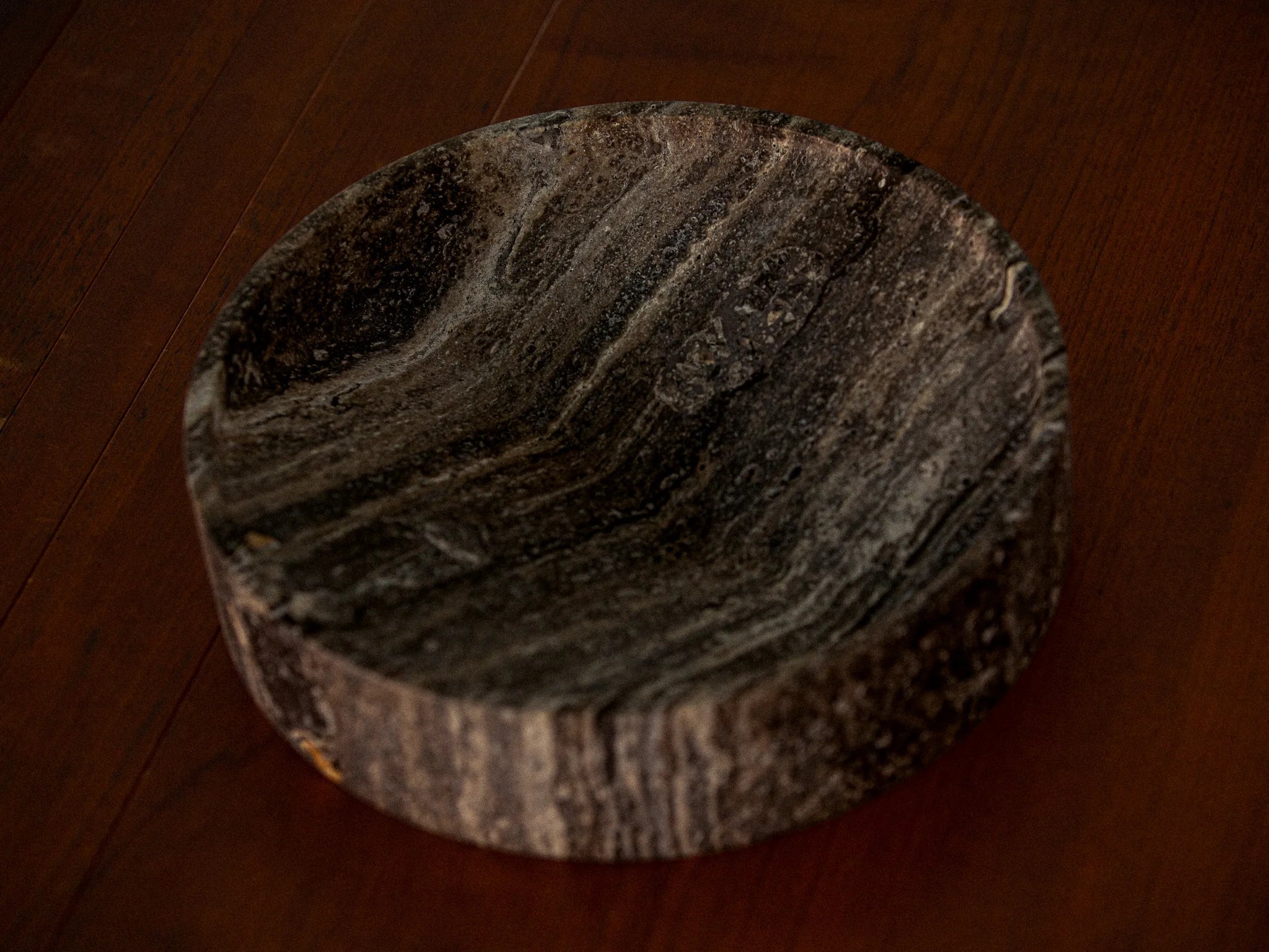 Big Poche - Black Travertine