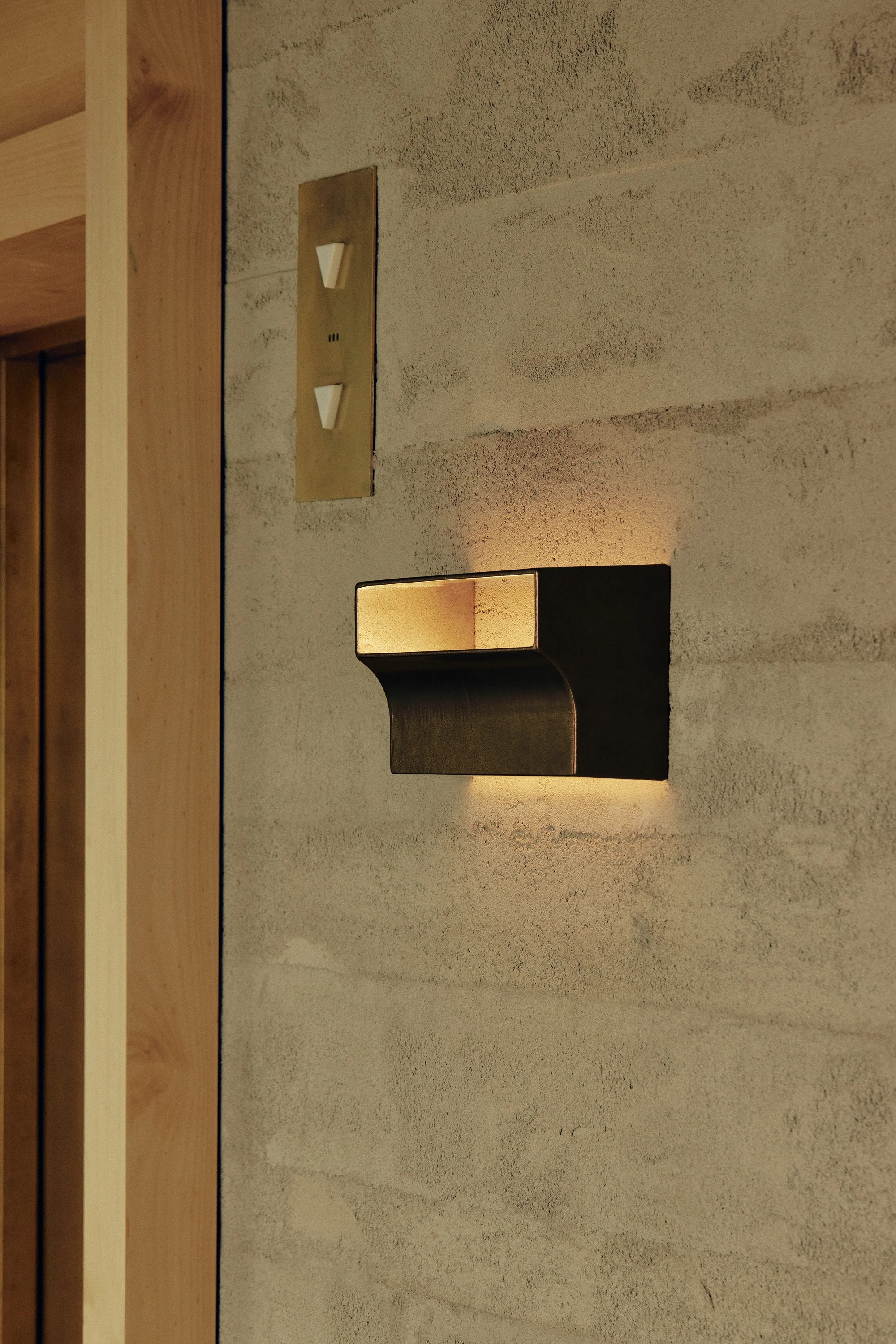 Scoop Wall Light - Blackened