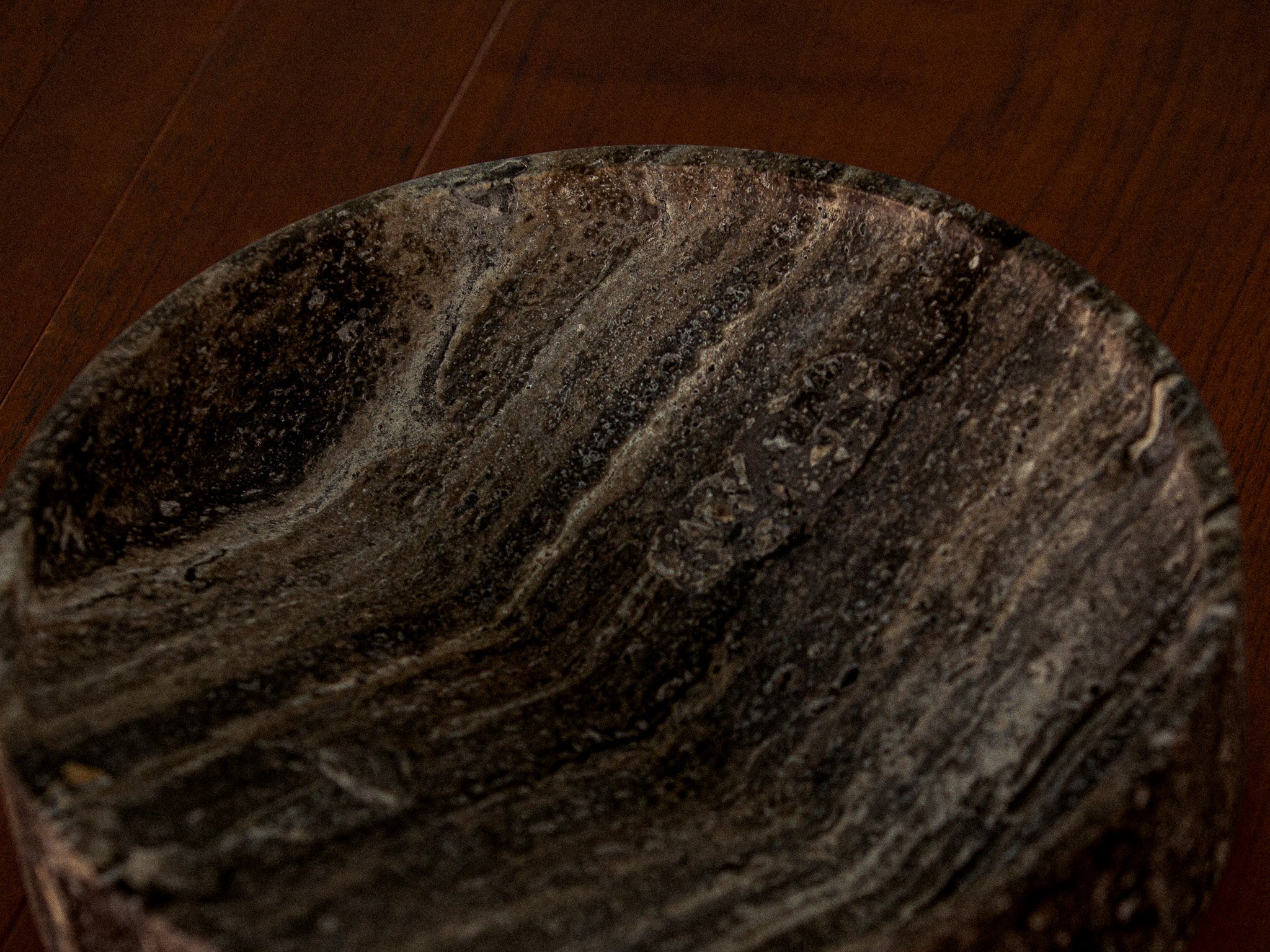 Big Poche - Black Travertine
